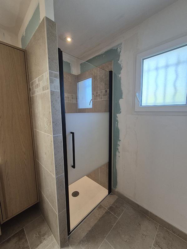 Douche avec porte en verre